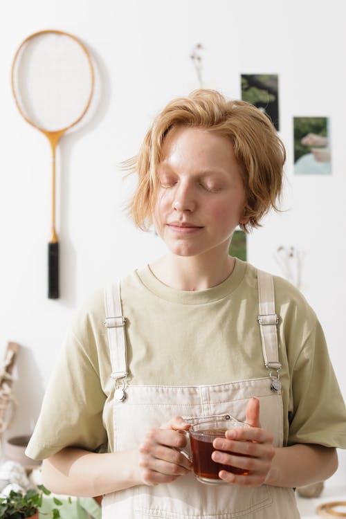 有关喝茶, 垂直拍摄, 女人的免费素材图片