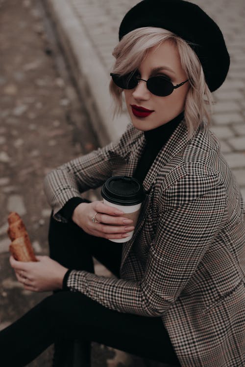 有关咖啡, 垂直拍摄, 墨鏡的免费素材图片