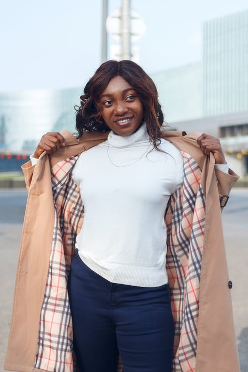 有关垂直拍摄, 女人, 年輕的免费素材图片