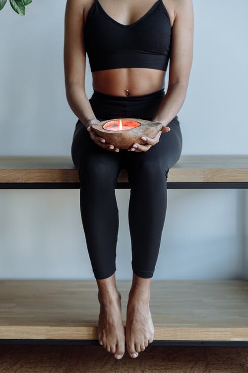 有关坐, 垂直拍摄, 女人的免费素材图片