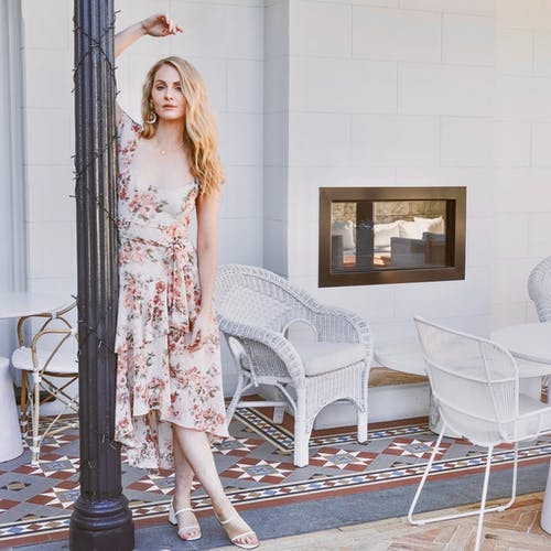 有关女人, 年輕, 擺姿勢的免费素材图片