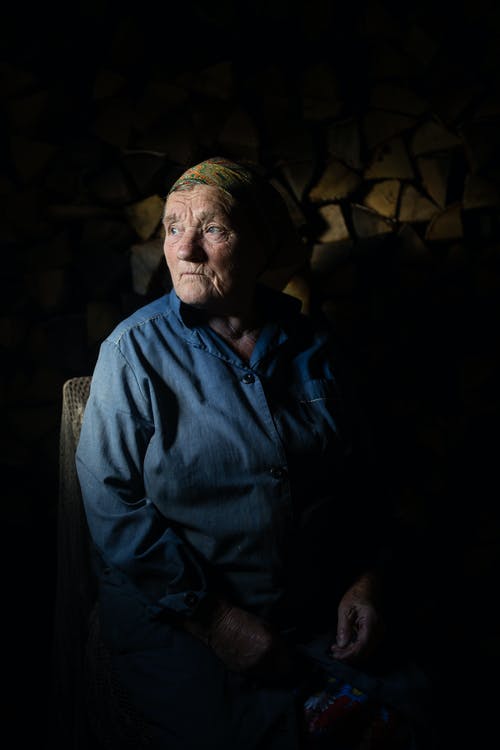 有关傷心, 垂直拍摄, 女人的免费素材图片