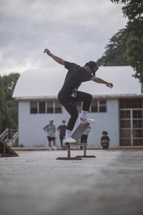 有关@户外, 人, 垂直拍摄的免费素材图片