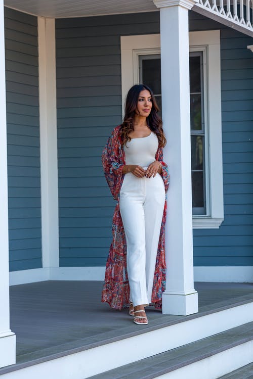 有关垂直拍摄, 女人, 戶外的免费素材图片