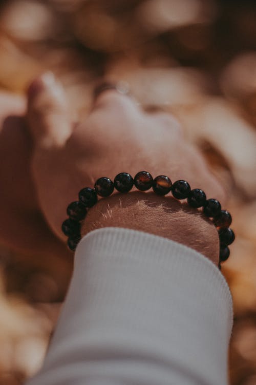 有关垂直拍摄, 手鍊, 特写的免费素材图片