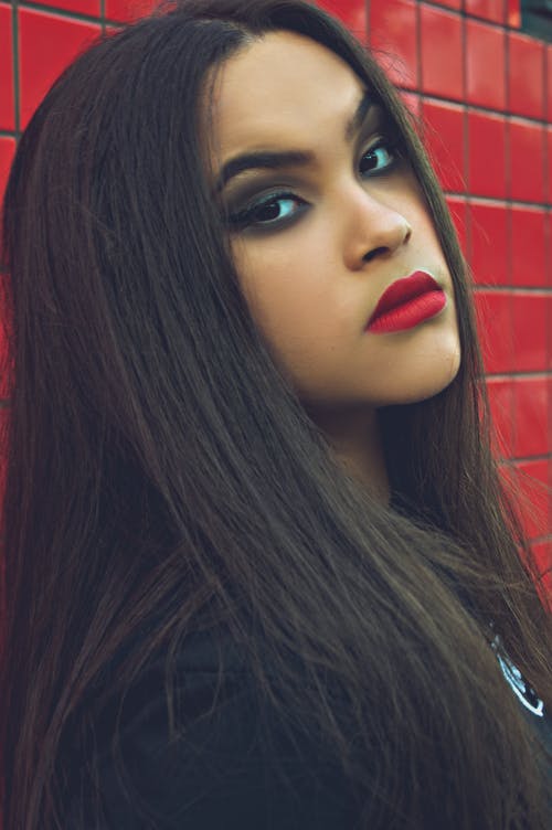 有关倚, 咖啡色頭髮的女人, 垂直拍摄的免费素材图片