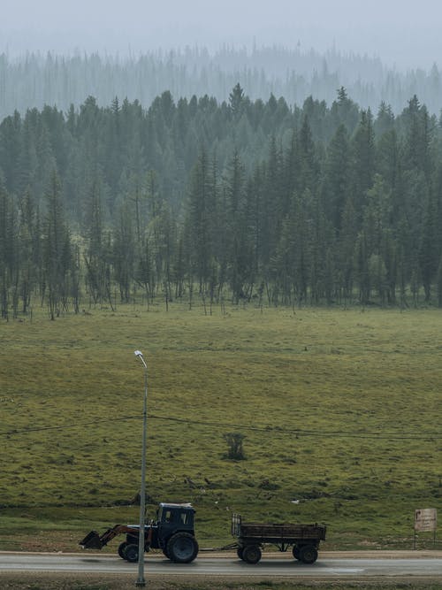 有关垂直拍摄, 戶外, 拖拉機的免费素材图片