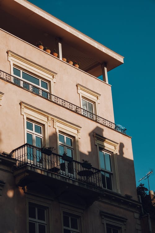 有关低角度拍摄, 垂直拍摄, 建築外觀的免费素材图片