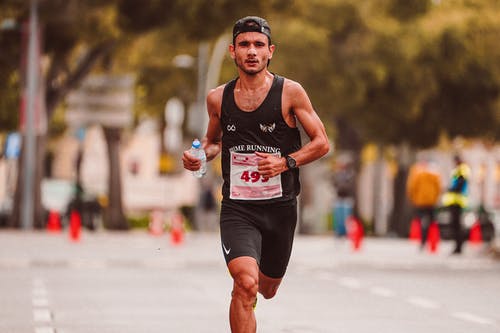 有关人, 帽子, 握住的免费素材图片