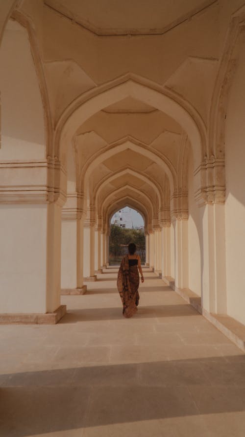 有关垂直拍摄, 女人, 後視圖的免费素材图片