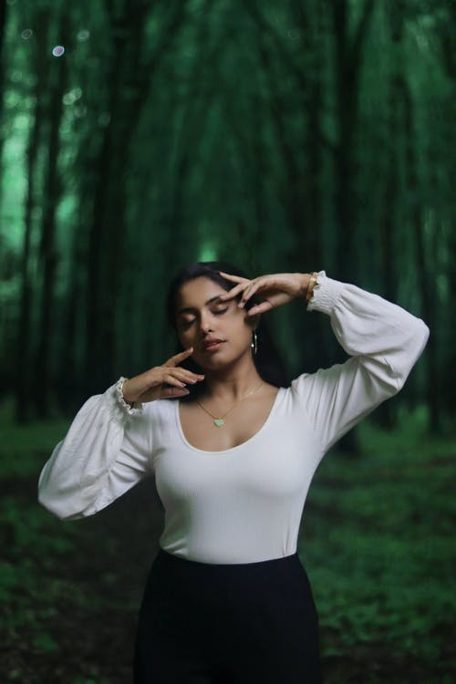 有关垂直拍摄, 女人, 戶外的免费素材图片