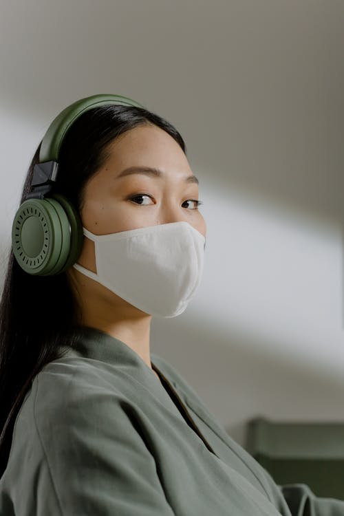 有关傾聽, 垂直拍摄, 特写的免费素材图片