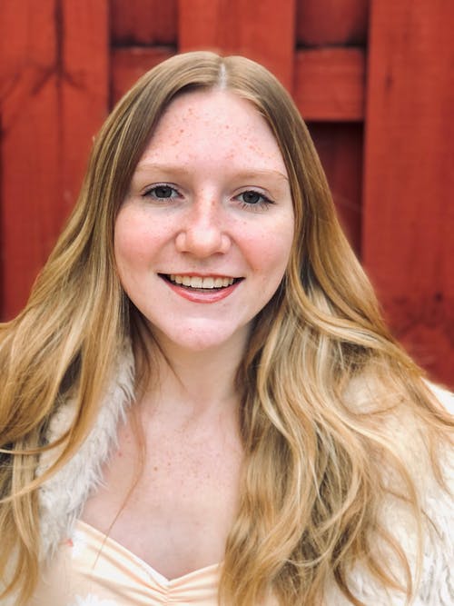 有关垂直拍摄, 微笑, 快樂的免费素材图片