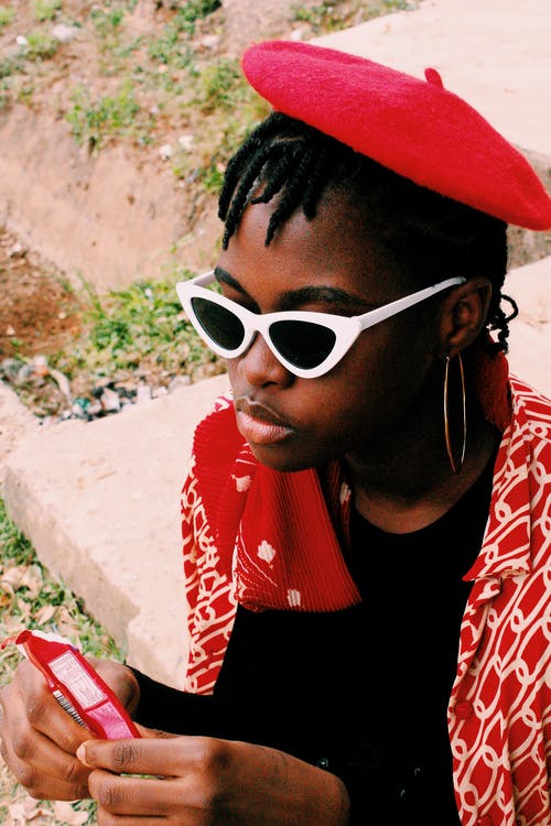 有关圍巾, 垂直拍摄, 墨鏡的免费素材图片