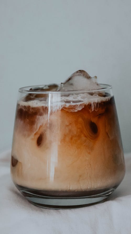 透明玻璃罐棕色液体 · 免费素材图片