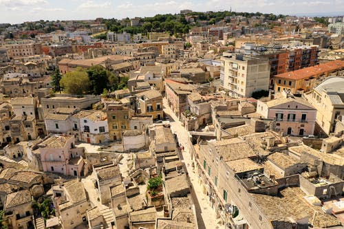 有关城市, 城鎮, 屋頂的免费素材图片