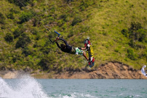 有关wakeboarder, 人, 娛樂的免费素材图片