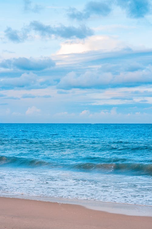 有关垂直拍摄, 岸邊, 水體的免费素材图片