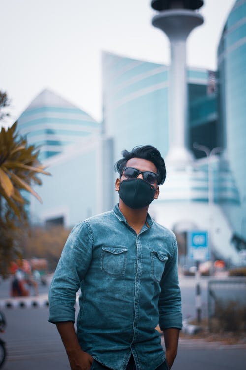 有关人, 口罩, 垂直拍摄的免费素材图片