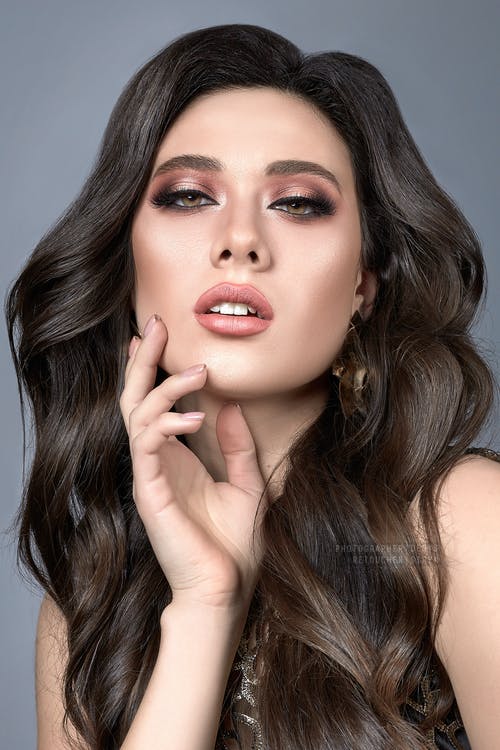 有关光鮮亮麗, 卷发, 嘴唇的免费素材图片