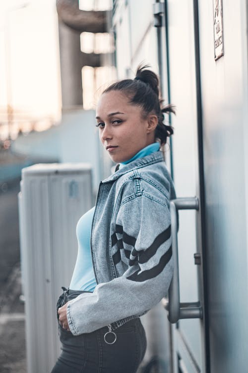 有关垂直拍摄, 女人, 擺姿勢的免费素材图片