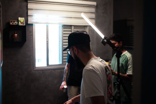 有关一組工作人員, 光, 圆领t恤的免费素材图片