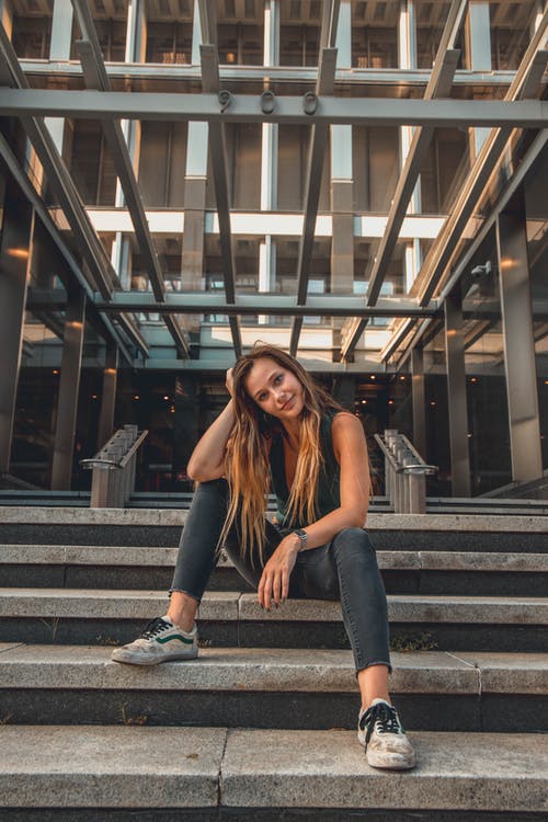 有关入口, 坐, 垂直拍摄的免费素材图片