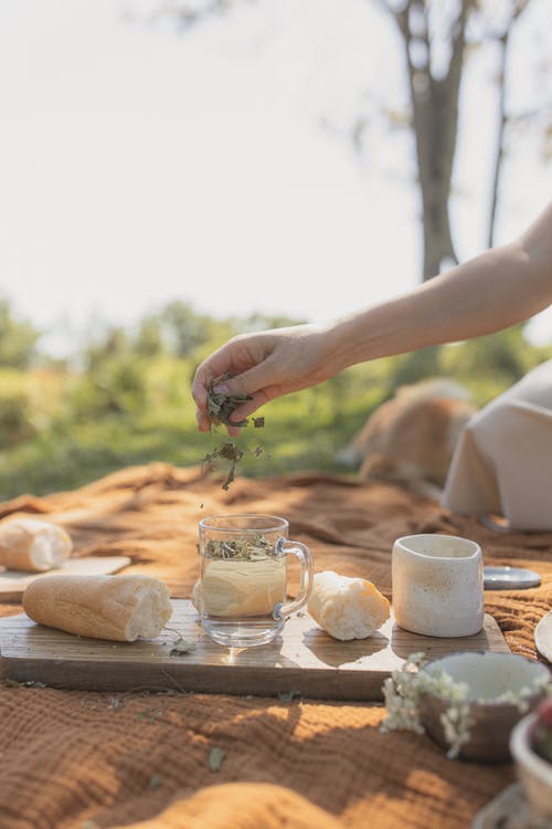 有关地毯, 垂直拍摄, 女人的免费素材图片