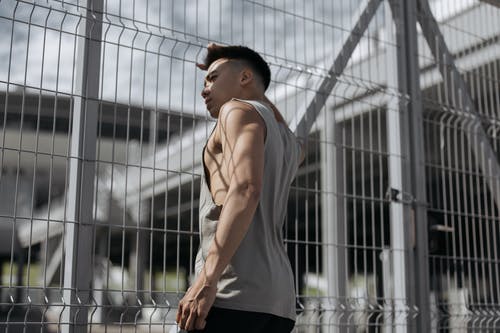 有关倚, 垂直拍摄, 金属栅栏的免费素材图片