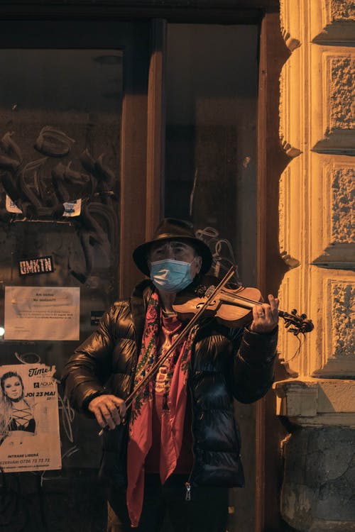 有关人, 垂直拍摄, 小提琴的免费素材图片