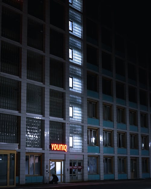 有关在晚上, 垂直拍摄, 建造的免费素材图片