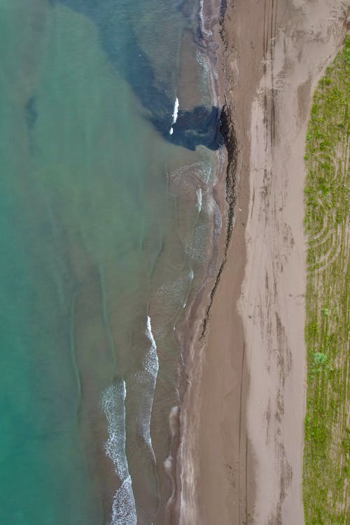 有关垂直拍摄, 岸邊, 水體的免费素材图片