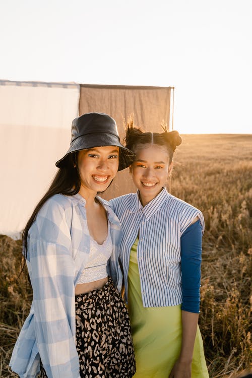 有关一起, 垂直拍摄, 微笑的免费素材图片