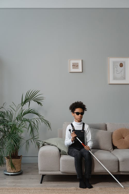 有关休闲服装, 坐, 垂直拍摄的免费素材图片