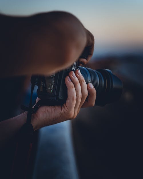 有关垂直拍摄, 手, 拍照的免费素材图片