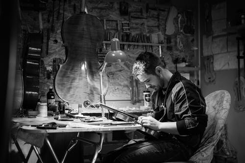 有关單色, 小提琴, 工作坊的免费素材图片