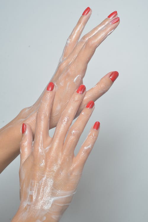 红色指甲油的女人 · 免费素材图片
