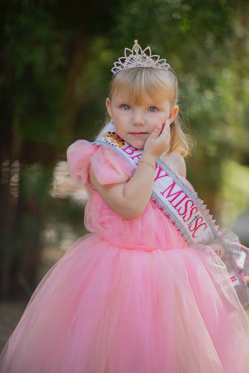 有关兒童, 垂直拍摄, 头饰的免费素材图片