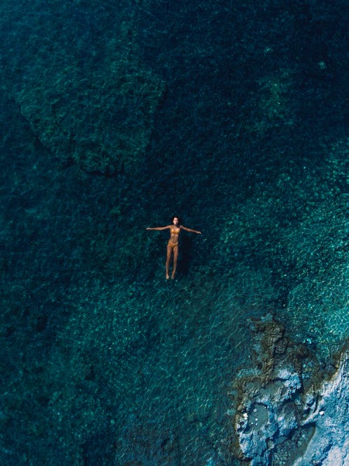 有关人, 垂直拍摄, 女人的免费素材图片