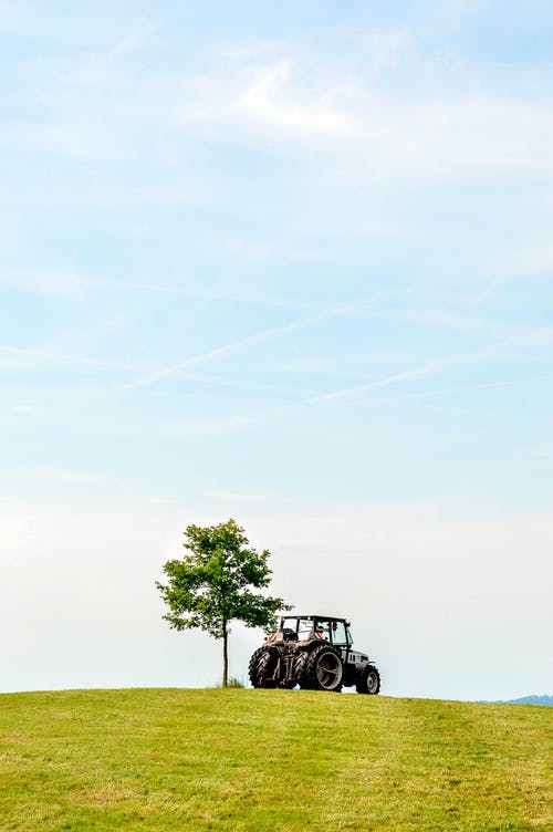 有关垂直拍摄, 天空, 拖拉機的免费素材图片