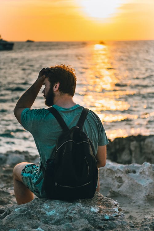 有关人, 坐, 垂直拍摄的免费素材图片
