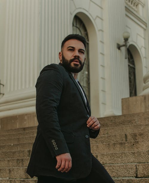 有关人, 低角度拍攝, 垂直拍摄的免费素材图片