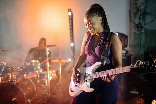 有关人, 吉他手, 室內的免费素材图片