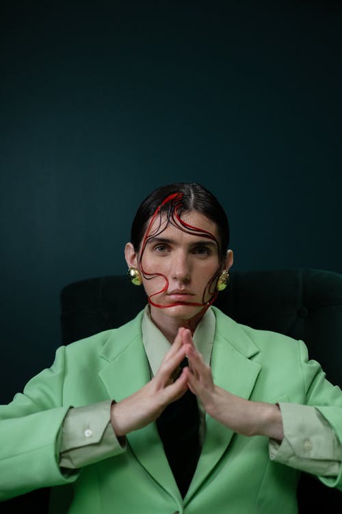 有关人, 发链, 單人沙發的免费素材图片