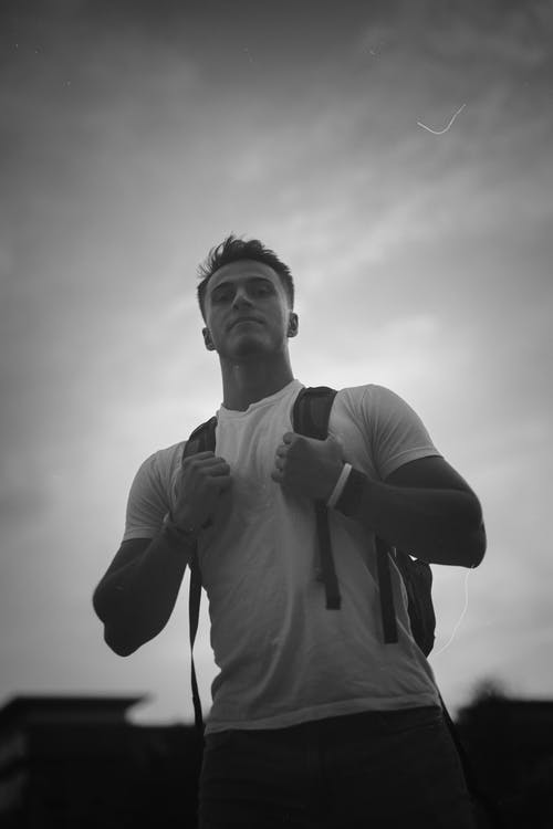 有关人, 低角度拍摄, 垂直拍摄的免费素材图片