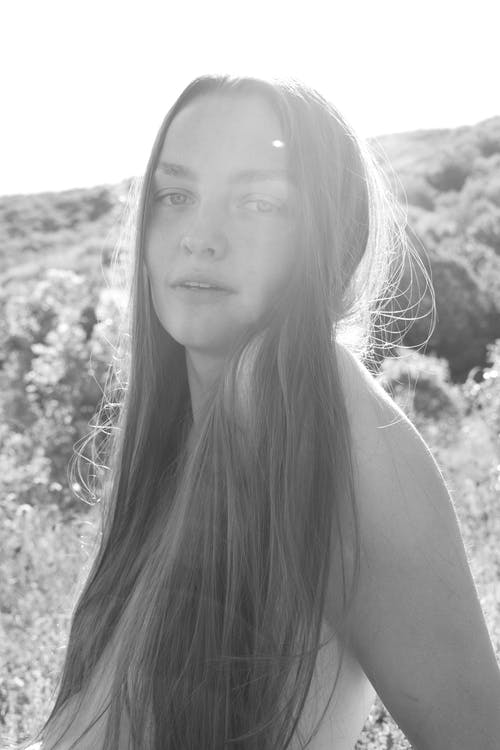 有关垂直拍摄, 女人, 微笑的免费素材图片