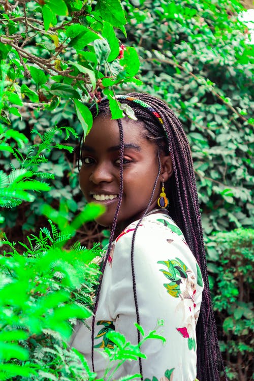 有关垂直的, 年輕, 微笑的免费素材图片