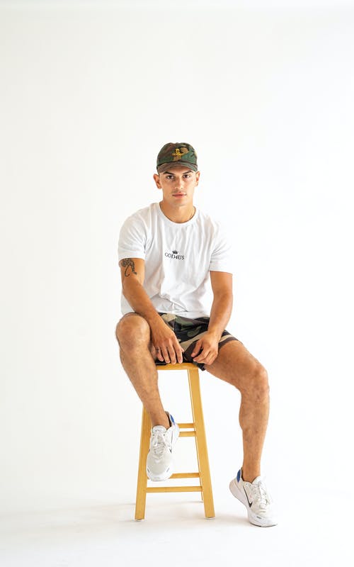 有关人, 凳子, 坐的免费素材图片