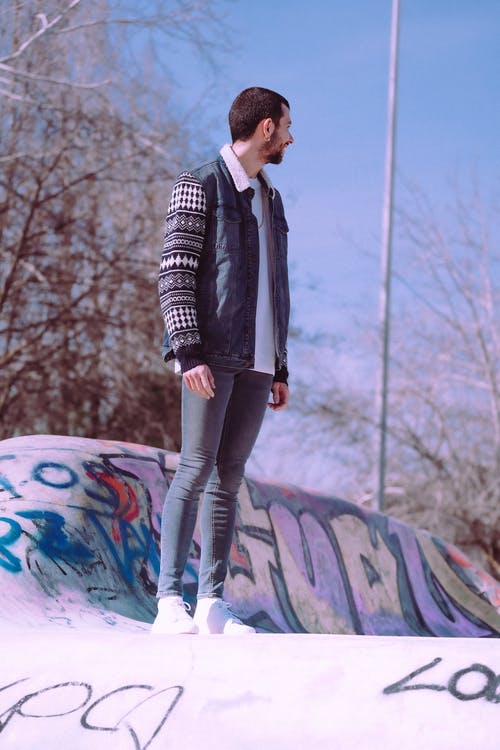 有关人, 垂直拍摄, 塗鴉的免费素材图片