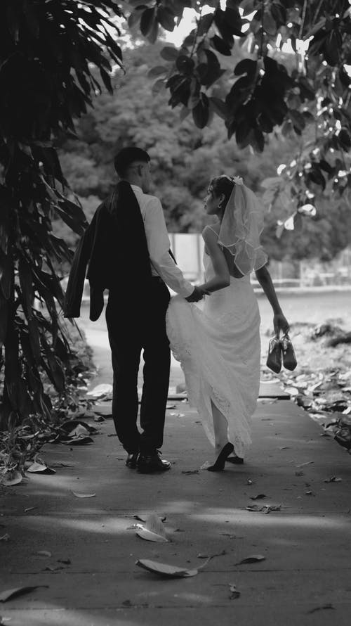 有关人, 人行道, 單色的免费素材图片